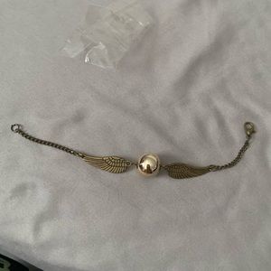 NWOT Harry Potter Quidditch Golden Snitch Pocket Bracelet Charm